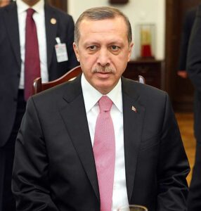 “A gravidade do desastre do terremoto que experimentamos torna imperativa a implementação de medidas extraordinárias”, disse Erdogan.